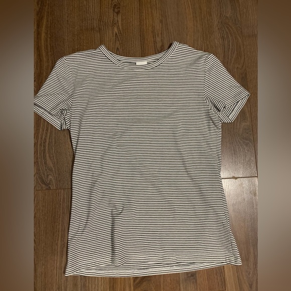 H&M tee - Picture 2 of 2